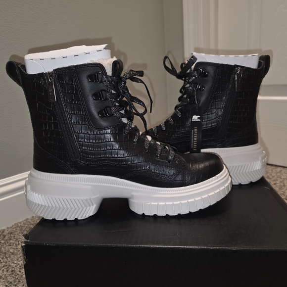 Sorel Black and White Lace-Up Women's Boots - Picture 4 of 8